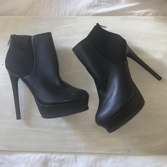 Black high heels booties - Picture 1 of 2